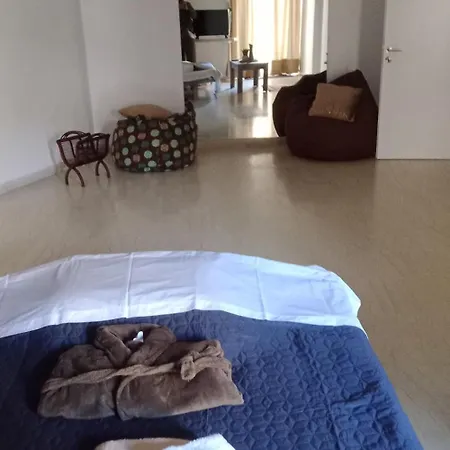 Center Apartment *